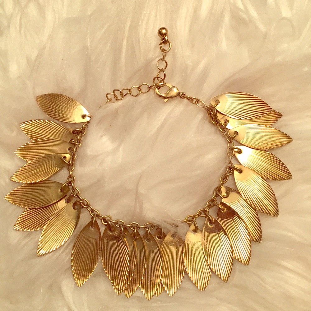 Delicate feathers golden bracelet